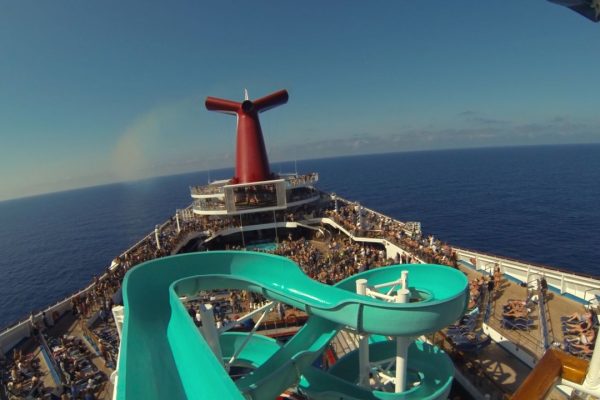 Poop Cruise, la crociera più disgustosa della storia è diventata un documentario su Netflix