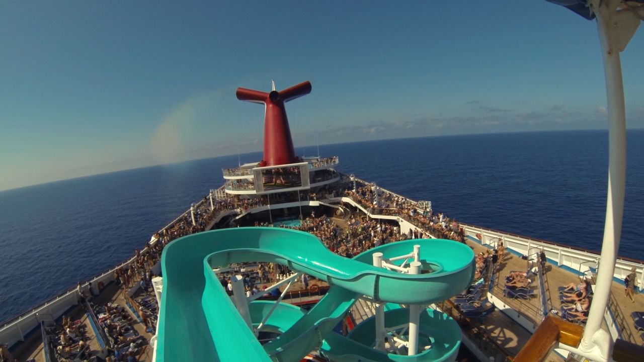 Poop Cruise, la crociera più disgustosa della storia è diventata un documentario su Netflix