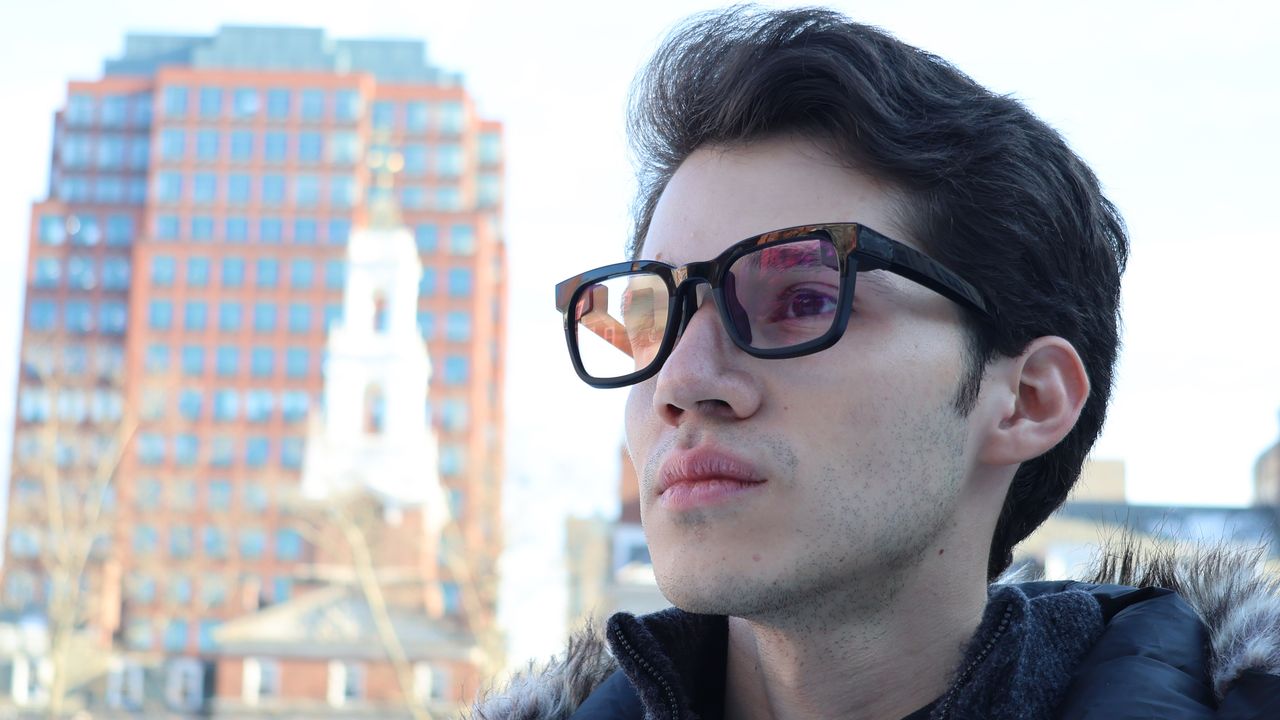 TranscribeGlass, abbiamo provato gli occhiali intelligenti che trascrivono le conversazioni