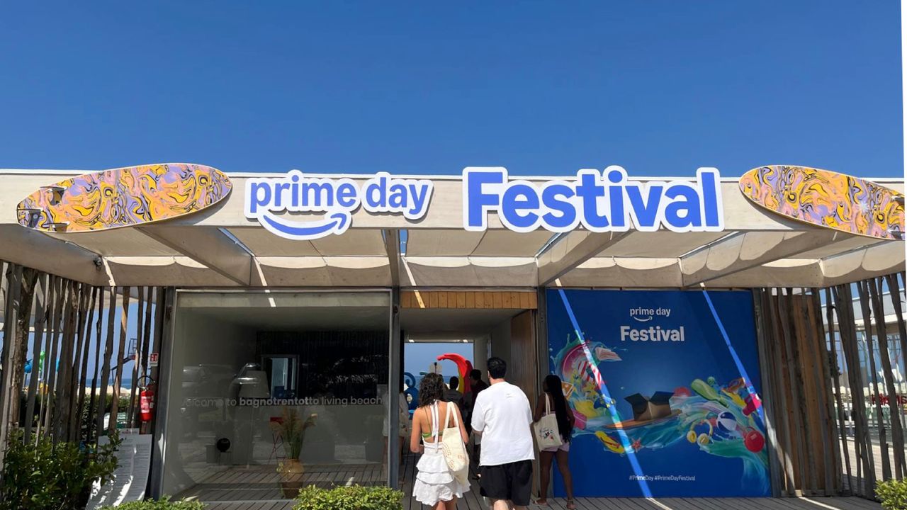 Prime Day Festival 2025, Amazon ha trasformato Marina di Eboli in un villaggio tech