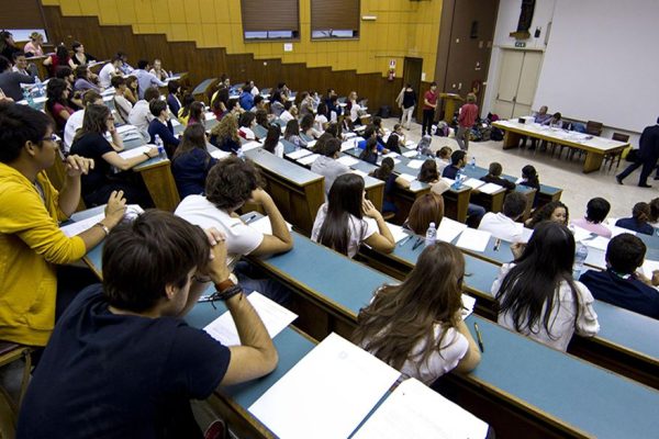 Il nuovo accesso libero a medicina sembra creare più problemi alle università che risolvere la mancanza di medici