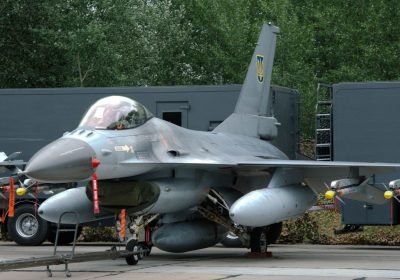 Gli F-16 hanno rivoluzionato le difese aeree dell’Ucraina. Ecco come Kyiv sta difendendo a tutti i costi i caccia