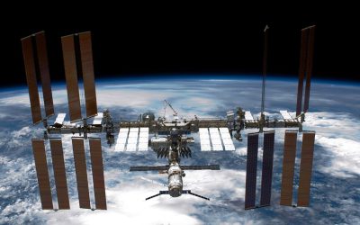 Stazione spaziale internazionale, cosa accadrebbe se lanciassimo un aeroplanino di carta dalla Iss?