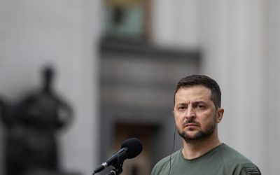Perché Zelensky apre all’espatrio dei giovani in piena crisi di truppe, in controtendenza rispetto alle richieste occidentali