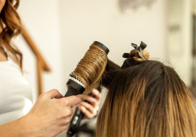 Riforma parrucchieri ed estetisti, cosa cambia tra esame di abilitazione e sanzioni più severe