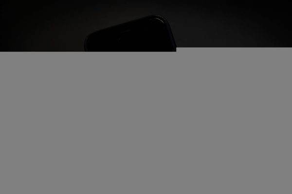 TikTok sta sostituendo centinaia di moderatori umani con l’intelligenza artificiale