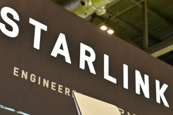 Starlink, SpaceX fa la guerra alla fibra ottica per favorire il servizio negli Stati Uniti