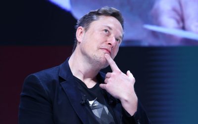Un Elon Musk furioso minaccia azioni legali contro Apple, ‘colpevole’ di favorire OpenAI nel posizionamento delle app