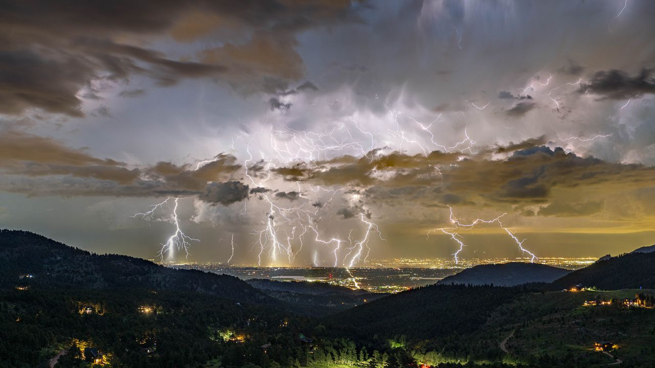 Fulmini, quali sono gli effetti sul nostro organismo se si viene colpiti e come proteggersi