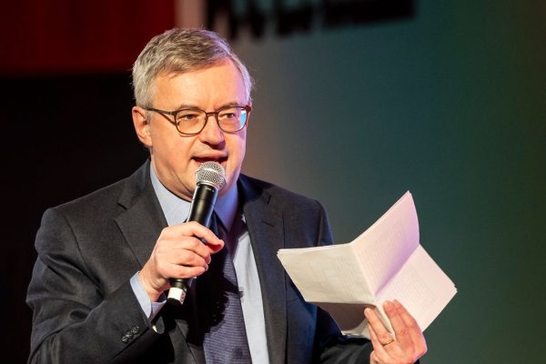 No, Mario Sechi non sostituirà Alessandro Barbero a Rai Storia