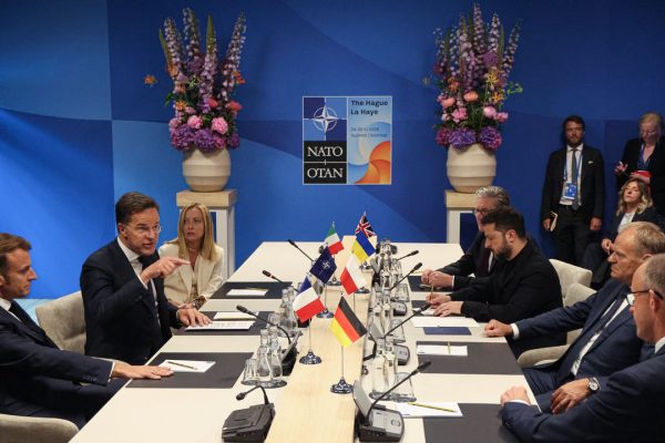 Accordo tra Ucraina e Russia, Europa e Stati Uniti hanno idee molto diverse su come giungere a un’intesa