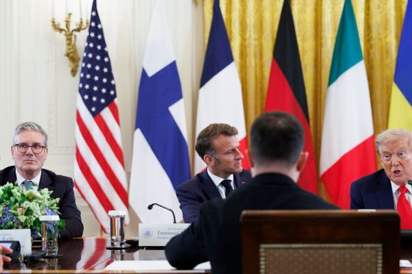 Quali garanzie per l’Ucraina sono state discusse nell’incontro tra Trump, Zelensky e i leader europei alla Casa Bianca