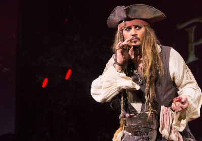 Pirati dei Caraibi, Johnny Depp sarà (molto probabilmente) nel nuovo film della saga, parola di Jerry Bruckheimer