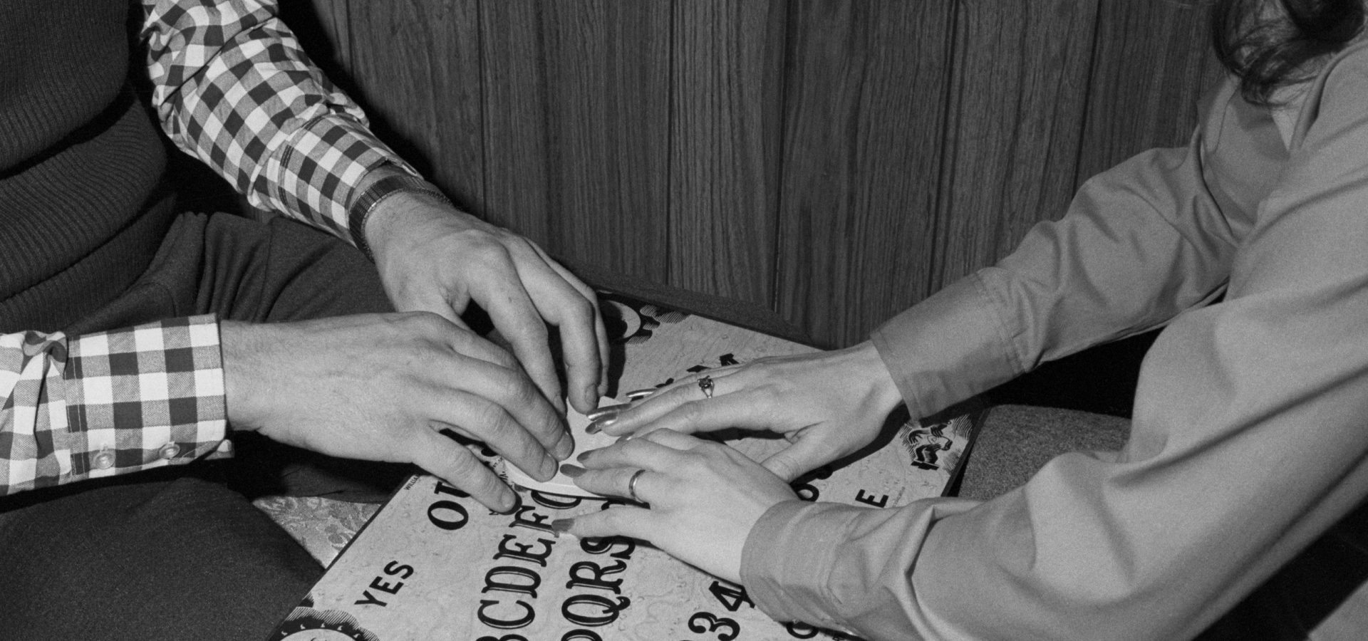 Documentari sul paranormale, i titoli da vedere sulle piattaforme streaming per un tuffo nel brivido e nel mistero