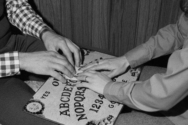 Documentari sul paranormale, i titoli da vedere sulle piattaforme streaming per un tuffo nel brivido e nel mistero