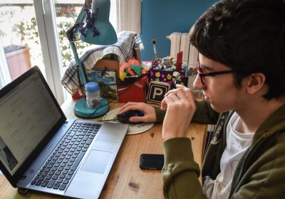 Agcom, a marzo 44,55 milioni utenti hanno navigato in rete, ciascuno oltre 75 ore online – Web & Social