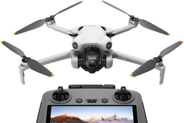 DJI Mini 4 Pro (con DJI RC 2), mini drone pieghevole per adulti con fotocamera in 4K, meno di 249 g, autonomia di volo di 34 min, trasmissione video di 20 km, rilevamento ostacoli omnidirezionale, C0