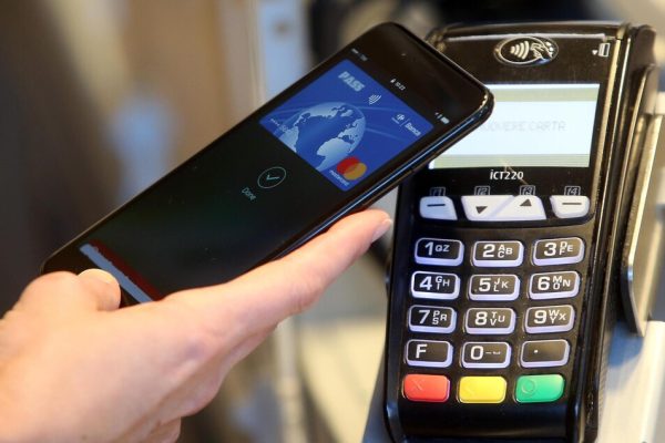 Il 78% degli utenti controlla il conto dal telefonino – Software e App