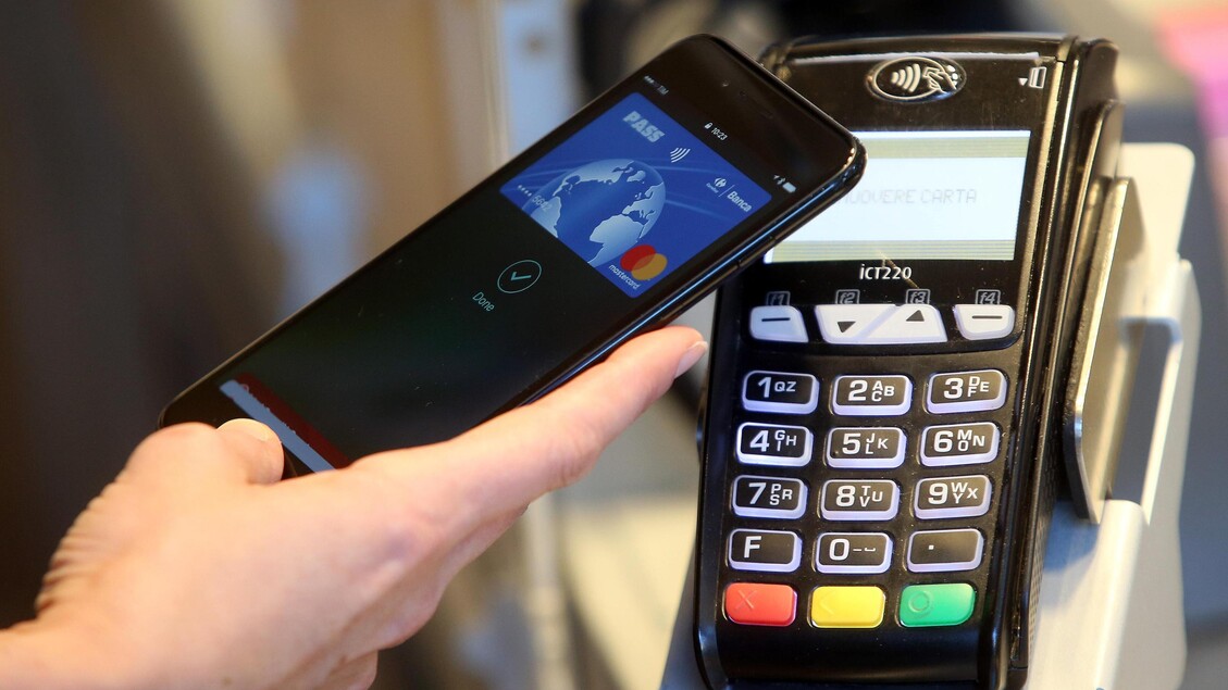 Il 78% degli utenti controlla il conto dal telefonino – Software e App