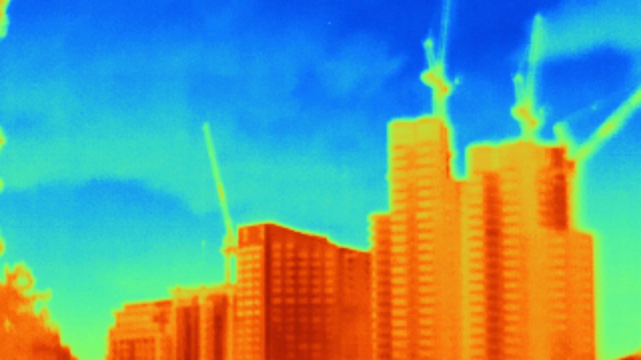 Isole di calore, come l’intelligenza artificiale riuscirà a mappare inquinamento e calore urbano (quasi) strada per strada