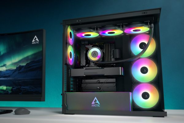ARCTIC Xtender: il case con vetro panoramico e raffreddamento estremo arriva in sei versioni