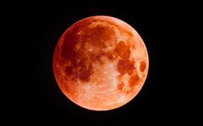 Arriva la 'Superluna di Sangue' in Italia: quando e come osservare l'eclissi totale