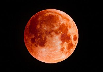 Arriva la 'Superluna di Sangue' in Italia: quando e come osservare l'eclissi totale