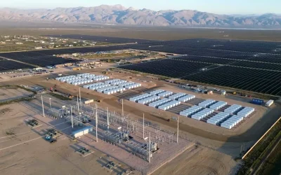 Enorme progetto fotovoltaico e batterie in California: così la città diventa davvero green