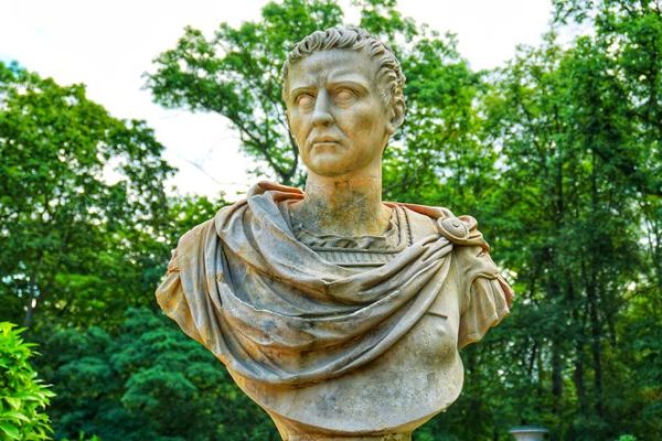 Caligola probabilmente era pazzo, ma pare avesse un discreto bagaglio di conoscenze di medicina e botanica farmaceutica