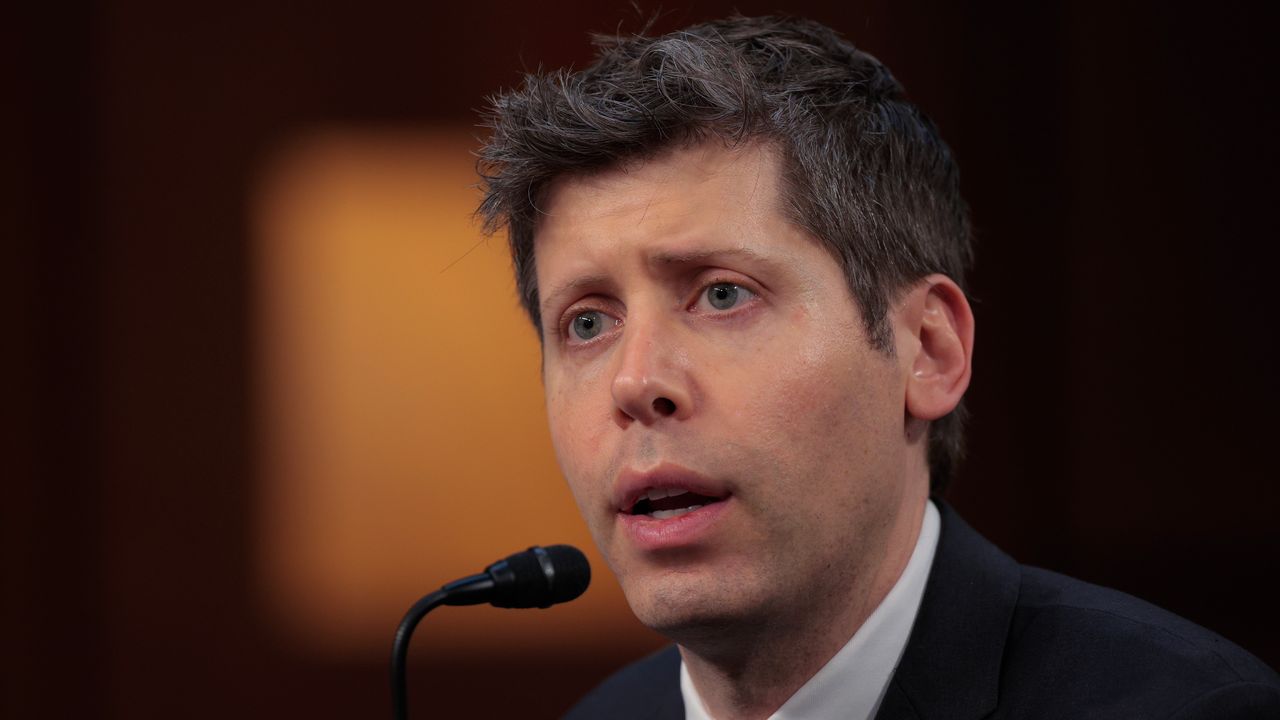 Sam Altman, persino il capo di OpenAI dice che l’intelligenza artificiale è una bolla