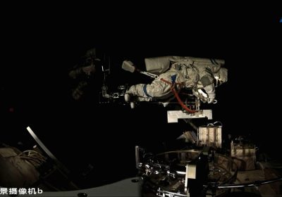 Gli astronauti cinesi in futuro utilizzeranno nuove tute spaziali per le attività extraveicolari