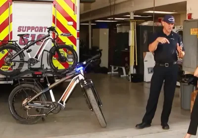 I Vigili del Fuoco dell'Arizona ora usano anche le e-bike, e il motivo è molto importante