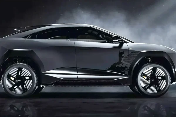 Mahindra presenta la sua auto elettrica Batman Limited Edition