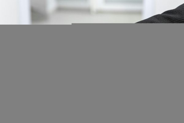 Meta blocca le assunzioni per la divisione AI: stop alla campagna acquisti milionaria