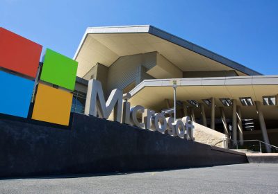 Microsoft ingloba GitHub: il CEO Dohmke lascia, la piattaforma si fonde nel team CoreAI