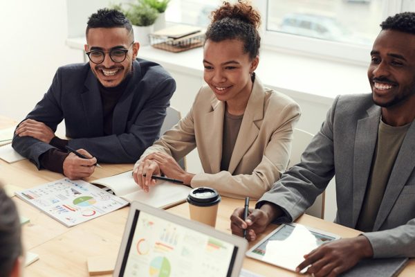 Sostituire i lavoratori junior con l'AI è una scelta "stupida" secondo il CEO di AWS