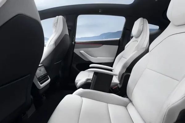 Tesla lancia ufficialmente la Model YL: forse costa un po' troppo
