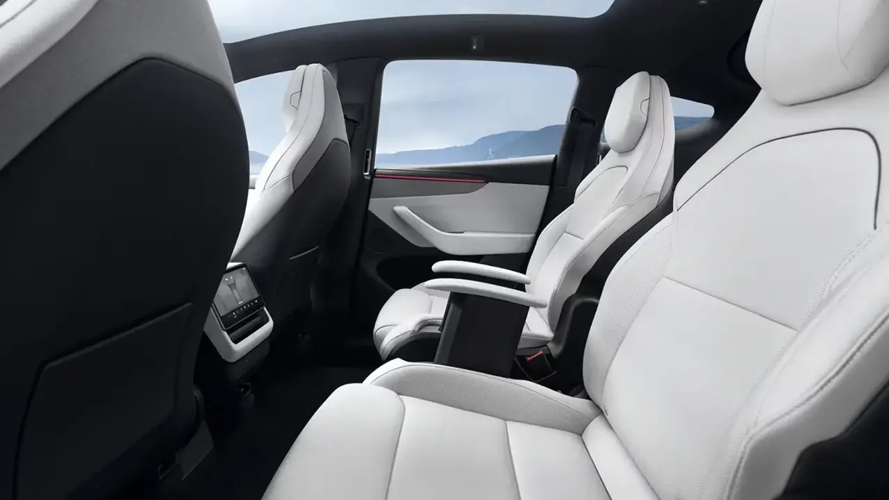 Tesla lancia ufficialmente la Model YL: forse costa un po' troppo