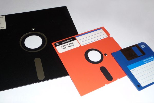 Uno Youtuber ha ricreato da solo un floppy disk che funziona davvero: guarda come ha fatto