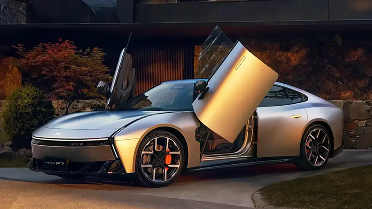 XPeng si ripete: anche la nuova P7 ha una versione con portiere e verniciatura speciali