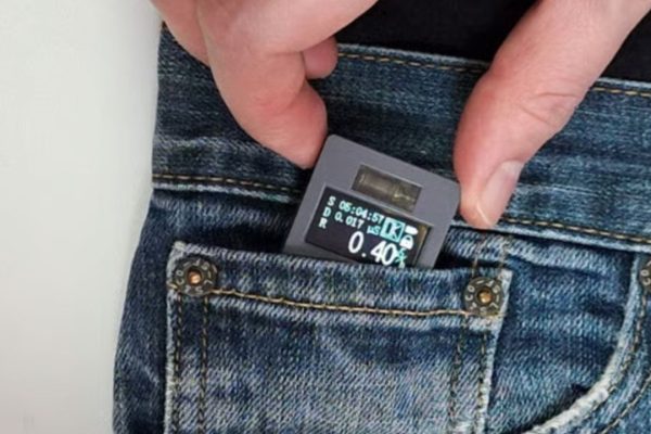 Il dosimetro in miniatura che entra in un taschino, il primo al mondo progettato per i consumatori