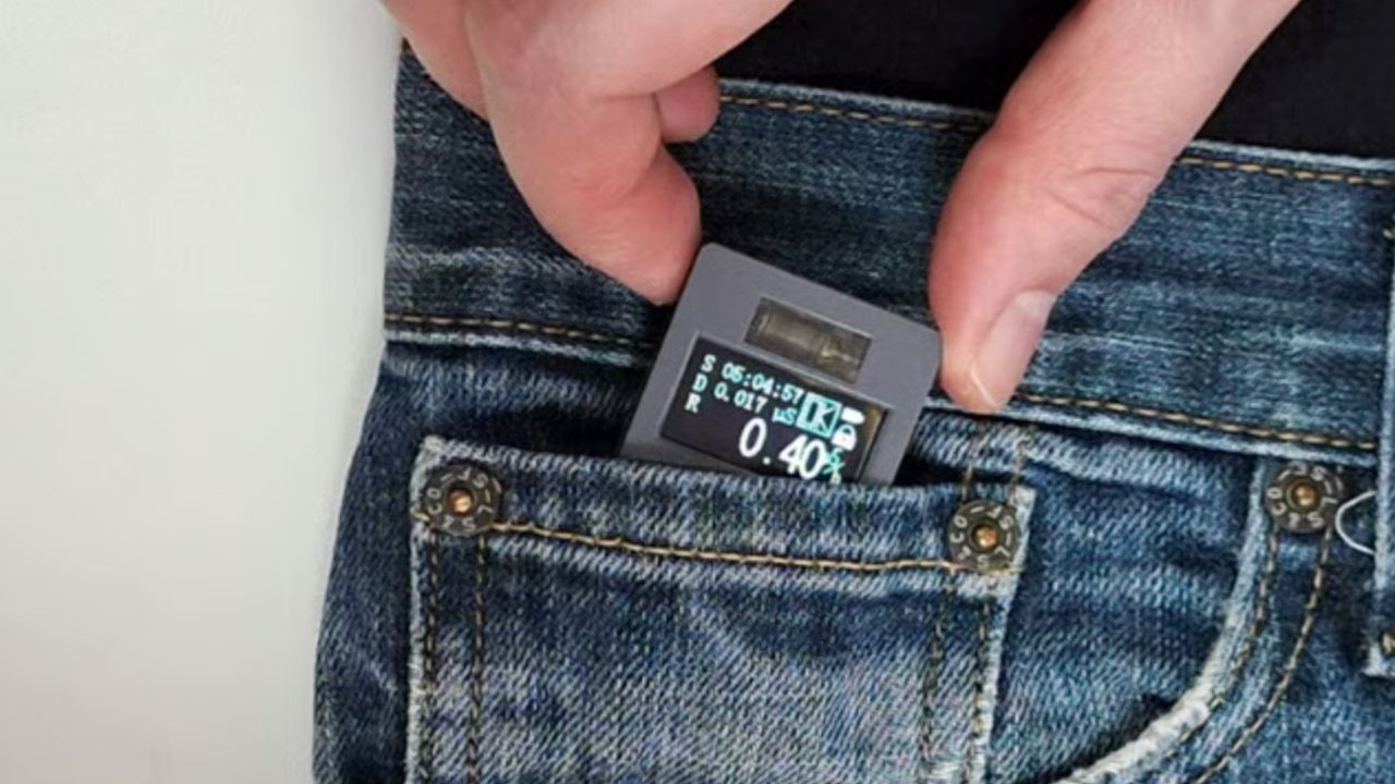Il dosimetro in miniatura che entra in un taschino, il primo al mondo progettato per i consumatori