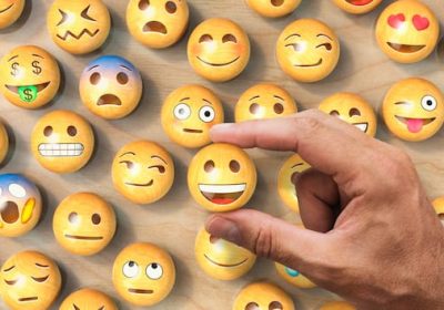 Giornata dell’Emoji, le 10 faccine più usate. La classifica 2025