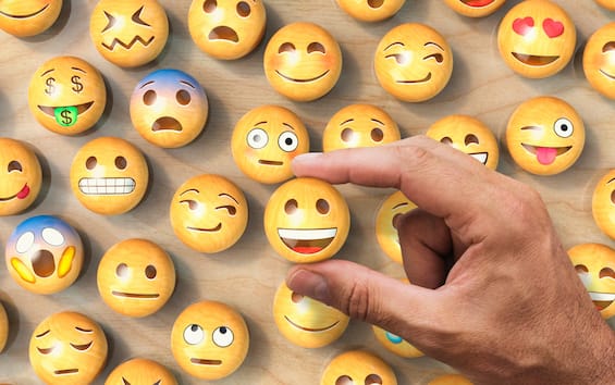 Giornata dell’Emoji, le 10 faccine più usate. La classifica 2025