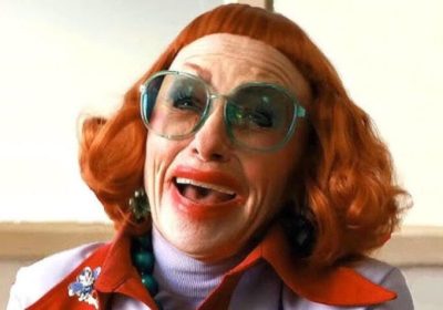 Zia Gladys nel film Weapons, un prequel racconterà il passato dell’inquietante personaggio chiave