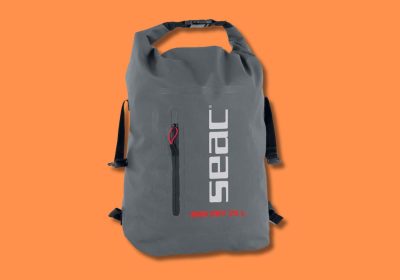 8 zaini impermeabili che sfidano l’acqua senza paura