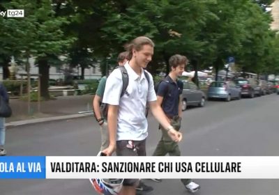 Smartphone a scuola, è giusto vietarli?