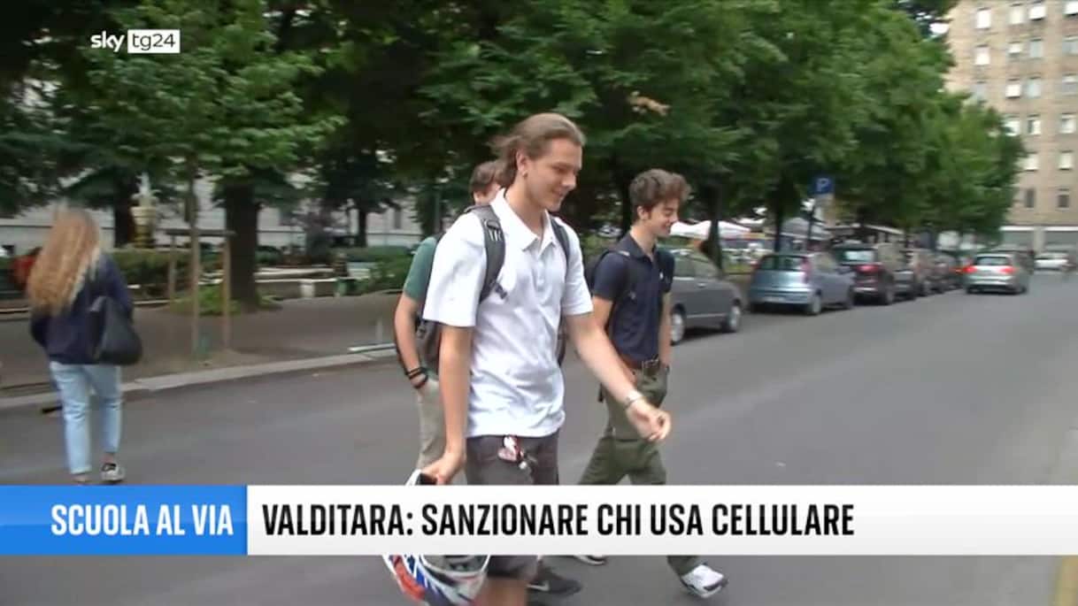 Smartphone a scuola, è giusto vietarli?