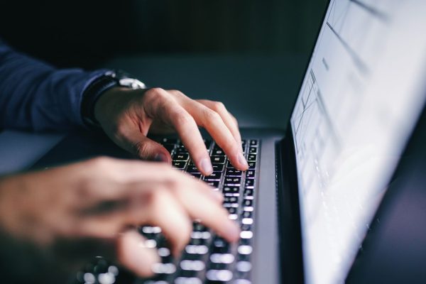 Licenziamenti tra le big tech, qual è il ruolo dell’IA?