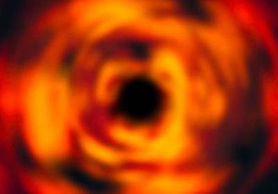 Il buco nero supermassiccio M87* ha invertito la polarizzazione, cosa significa